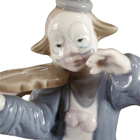 Vintage Clown Figurine Made In Mexico By Porcelana de Cuernavaca Glossy 8” H - Picture 2 of 8
